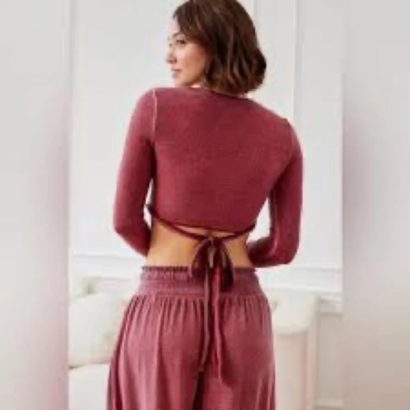 UO Out From Under Cora Henley Wrap Top, Burgundy, Med, NWT - Picture 2 of 3